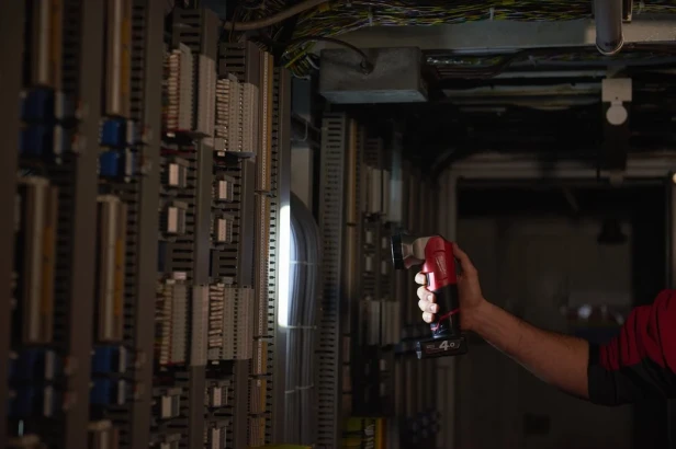 Milwaukee - M12™ latarka LED