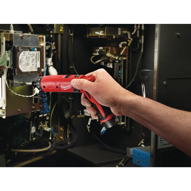 milwaukee-m4-d-202b-3.jpg