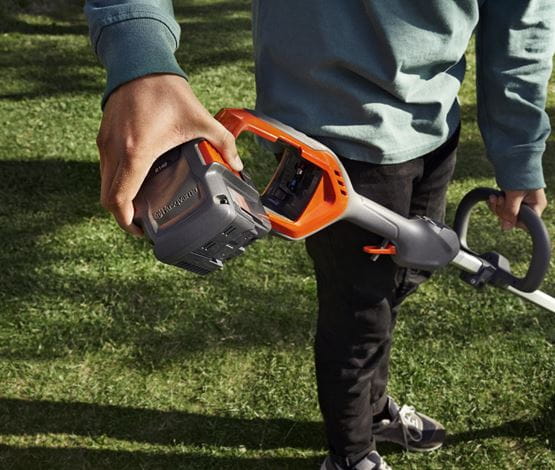 HUSQVARNA Podkaszarka akumulatorowa 215iL z akumulatorem i ładowarką